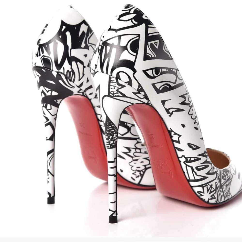 CHRISTIAN LOUBOUTIN
Calfskin WallGraf So Kate 120 Pumps size 38 1/2